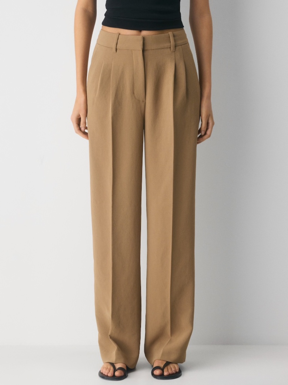 Aritzia Brown Effortless Pant Size 2 Brown/Camel Color Crepette LIKE NEW